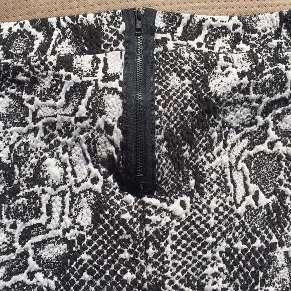 Super comfortable fitting skirt - Picture 2 of 3